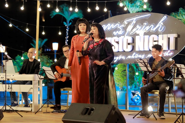 Cece Trương xuất hiện cùng Cẩm Vân, đúng là con gái càng lớn càng giống mẹ - Ảnh 1. Cece Trương xuất hiện cùng Cẩm Vân, đúng là con gái càng lớn càng giống mẹ - Ảnh 1.