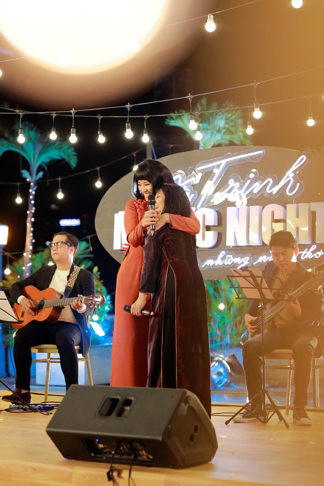 Cece Trương xuất hiện cùng Cẩm Vân, đúng là con gái càng lớn càng giống mẹ - Ảnh 2. Cece Trương xuất hiện cùng Cẩm Vân, đúng là con gái càng lớn càng giống mẹ - Ảnh 2.