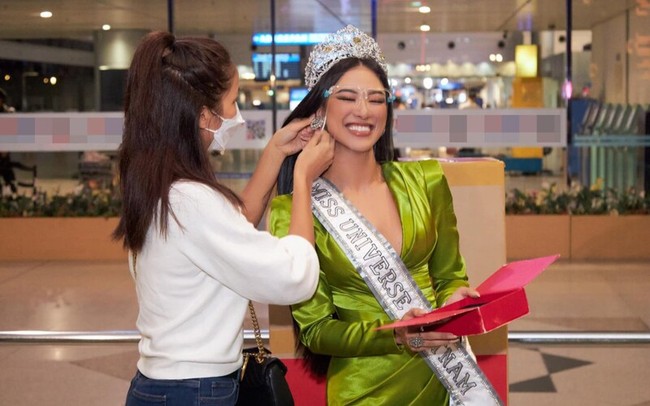 Kim Duyên đi thi Hoa hậu Hoàn vũ 2021: Ngày nào cô cũng diện hàng hiệu với set đồ hơn 3,5 tỷ đồng nhưng cô là 
