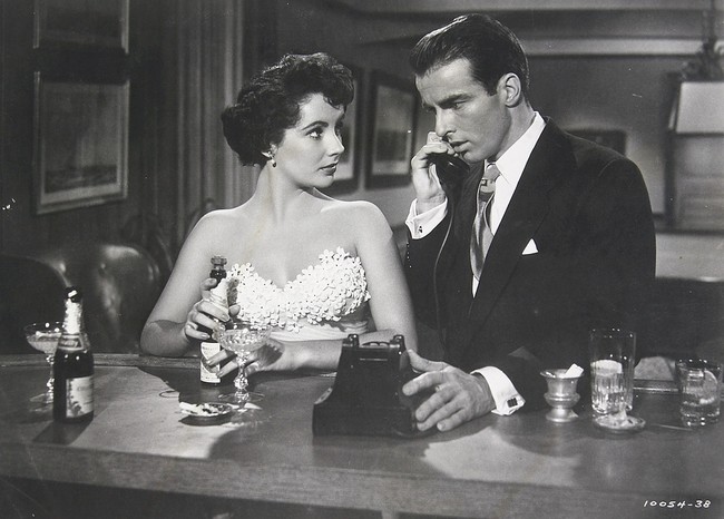 elizabeth-taylor-18-1638691916777115236305.jpeg