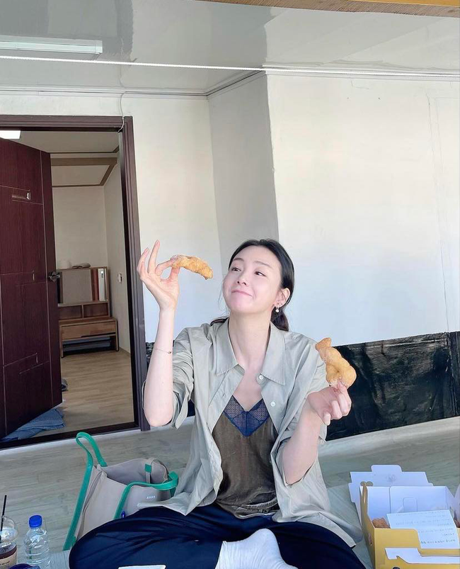 Mỹ nhân "Bản tình ca mùa đông" sở hữu nhan sắc thế nào ở tuổi U50 mà khiến dân tình mê mẩn - Ảnh 3.