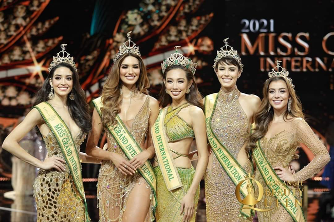 Không phải giày cao gót, đây mới là "chân ái" của tân Hoa hậu Hòa bình Thế giới Thùy Tiên - Ảnh 4.