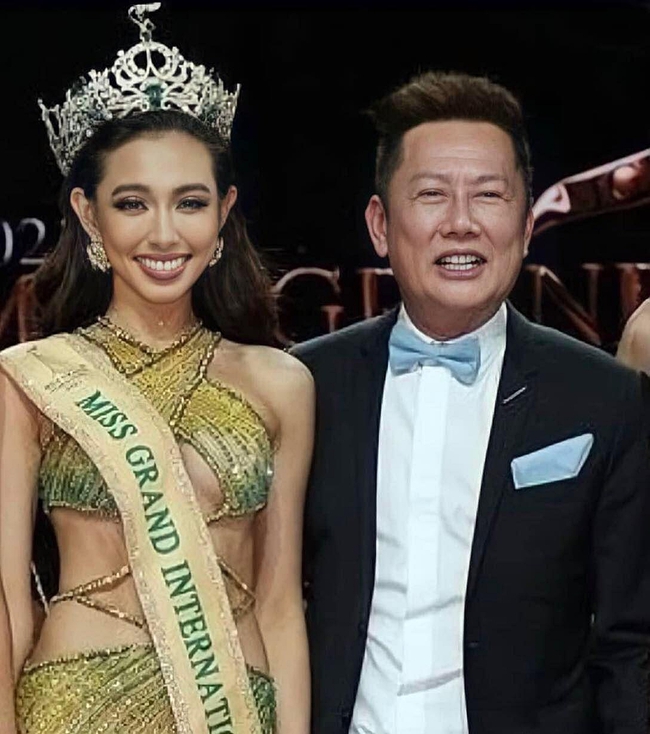 Chủ tịch Miss Grand International chỉ cần có 1 động thái đã chứng minh Thùy Tiên là "con cưng" bất chấp thị phi ồ ạt - Ảnh 4.