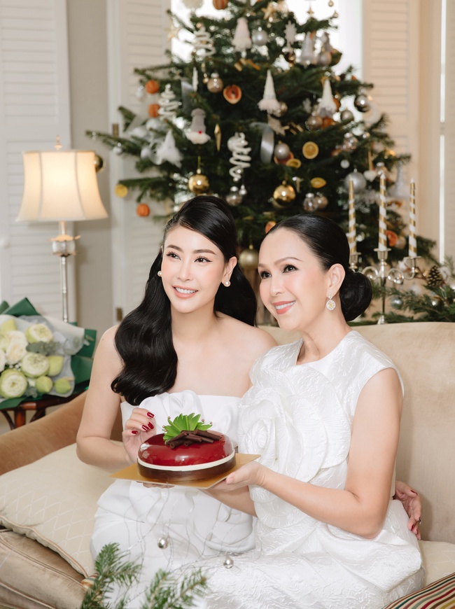 Tiệc sinh nhật thượng lưu của Diễm My 6X: Chồng đại gia hộ tống v&agrave; d&agrave;n Hoa hậu - người đẹp n&ocirc; nức ch&uacute;c mừng - Ảnh 5.