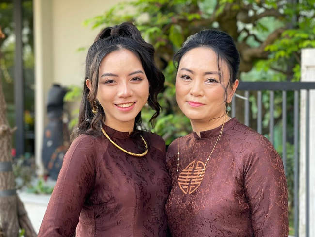 Cô Phó Hiệu trưởng Văn Thùy Dương chia sẻ hạnh phúc khi làm mẹ bỉm sữa ở tuổi 49 - Ảnh 3.