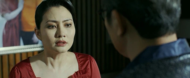 Mặt nạ gương tập 17: Hoa (Lương Thu Trang) khóa môi ngọt ngào cùng bạn trai hờ - Ảnh 5. Mặt nạ gương tập 17: Hoa (Lương Thu Trang) khóa môi ngọt ngào cùng bạn trai hờ - Ảnh 5.
