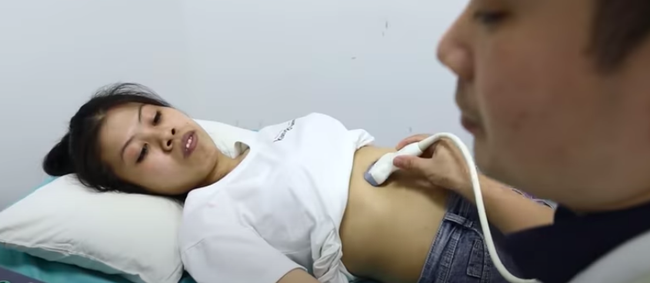 Đầu năm chiêm ngưỡng màn lột xác "khủng" của cô gái có ngoại hình Thị Nở, hiện tại xinh đẹp như hotgirl nhưng vẫn ám ảnh ký ức "đêm phẫu thuật định mệnh" - Ảnh 2. Đầu năm chiêm ngưỡng màn lột xác "khủng" của cô gái có ngoại hình Thị Nở, hiện tại xinh đẹp như hotgirl nhưng vẫn ám ảnh ký ức "đêm phẫu thuật định mệnh" - Ảnh 2.