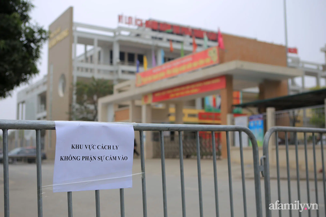 15 học sinh Trường tiểu học Xuân Phương được rời khu cách ly về nhà ăn Tết - Ảnh 2.