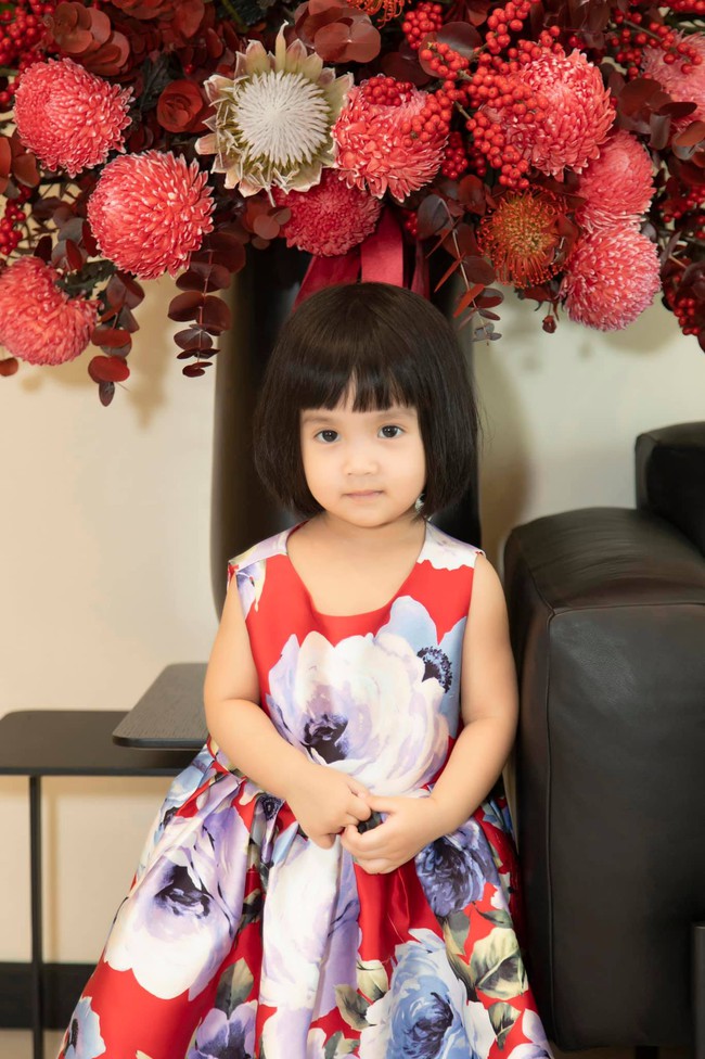Loạt khoảnh khắc đáng yêu của gia đình Đỗ Mạnh Cường ngày đầu năm, con gái nuôi 4 tuổi gây chú ý nhờ biểu cảm thần thái - Ảnh 5.