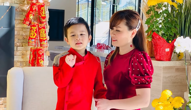 Clip con trai Đan Trường hát chúc Tết bằng tiếng Việt cực đáng yêu - Ảnh 4.