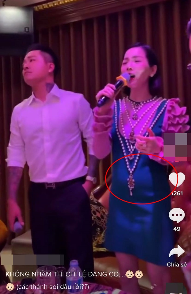 Rộ nghi vấn Lệ Quyên mang thai khi lộ vòng 2 lớn bất thường - Ảnh 3. Rộ nghi vấn Lệ Quyên mang thai khi lộ vòng 2 lớn bất thường - Ảnh 3.