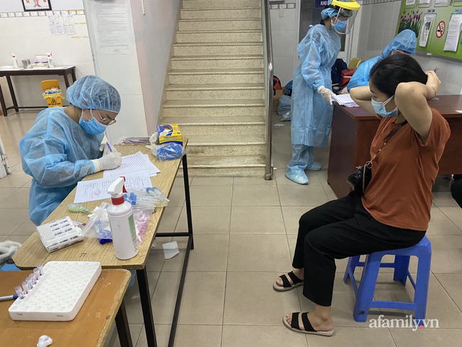 Ho Chi Minh City blocked the area where two mothers and children suspected of being infected with COVID-19 related to newly discovered VIAGS company employees - Photo 2.