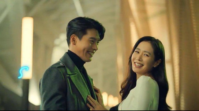 Valentine của cặp đôi hot nhất xứ Hàn: Hyun Bin ôm Son Ye Jin trong vòng tay, gây bão chính là câu trả lời &quot;Em đồng ý&quot; từ nhà gái  - Ảnh 4.