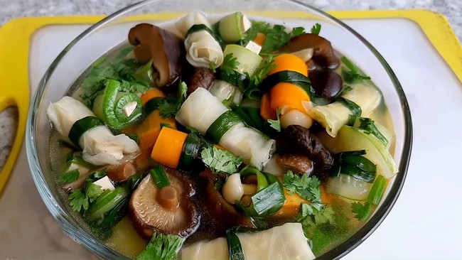 Tết đã hết nhưng giò chả thì chưa? Chị em muốn giải quyết nhanh, phải vào bếp nấu ngay món canh này! - Ảnh 1.