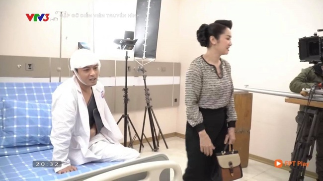 Hướng dương ngược nắng: Lộ cảnh Kiên thương tích đầy người nằm bệnh viện vẫn bị bà Cúc xông vào tát lật mặt - Ảnh 4.