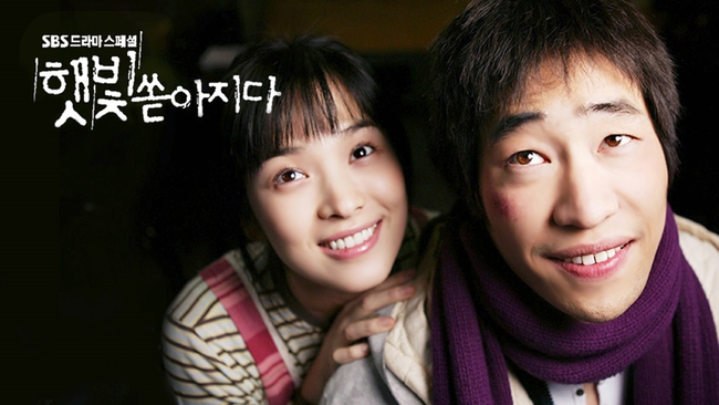 Mặc kệ chồng cũ liên tục có động thái, Song Hye Kyo vẫn thoải mái xuất hiện bên cạnh người đàn ông này - Ảnh 2.
