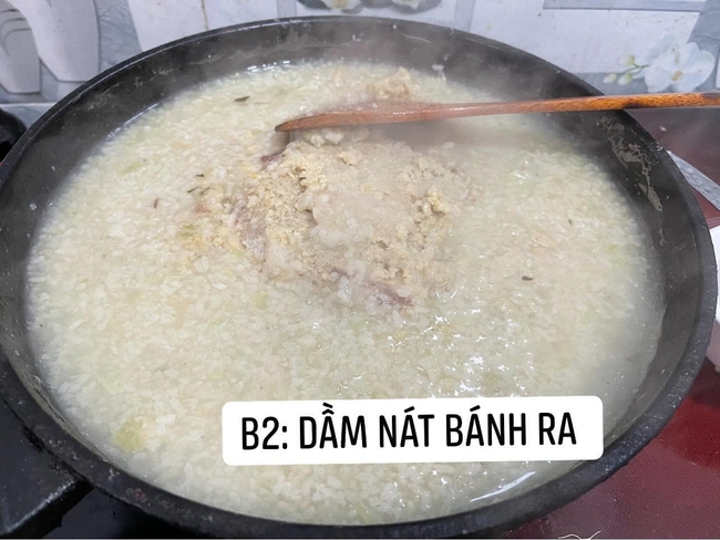 Theo trend rán bánh chưng bằng nước lọc, cô gái cẩn thận làm theo từng bước nhưng thành phẩm cuối cùng vẫn "dọa" người xem đến hú vía - Ảnh 3. Theo trend rán bánh chưng bằng nước lọc, cô gái cẩn thận làm theo từng bước nhưng thành phẩm cuối cùng vẫn "dọa" người xem đến hú vía - Ảnh 3.