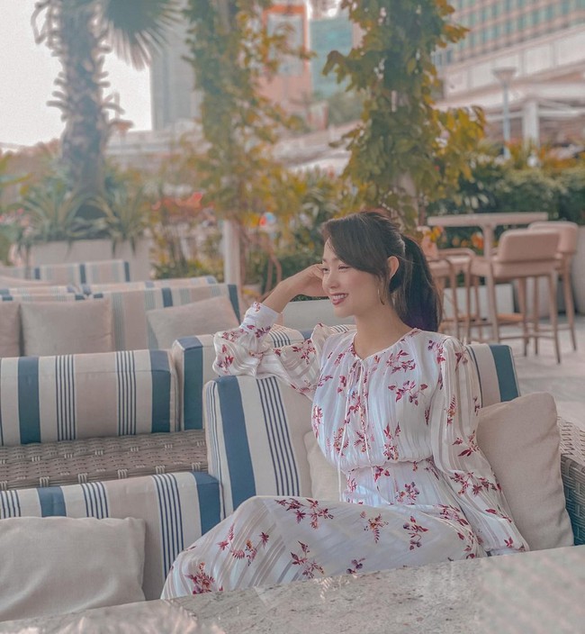 Xuân sang là sao Việt lại đua nhau diện váy hoa, nhìn mê li thế này mà không sắm theo thì rất phí - Ảnh 3. Xuân sang là sao Việt lại đua nhau diện váy hoa, nhìn mê li thế này mà không sắm theo thì rất phí - Ảnh 3.