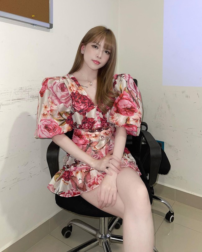 Xuân sang là sao Việt lại đua nhau diện váy hoa, nhìn mê li thế này mà không sắm theo thì rất phí - Ảnh 1. Xuân sang là sao Việt lại đua nhau diện váy hoa, nhìn mê li thế này mà không sắm theo thì rất phí - Ảnh 1.