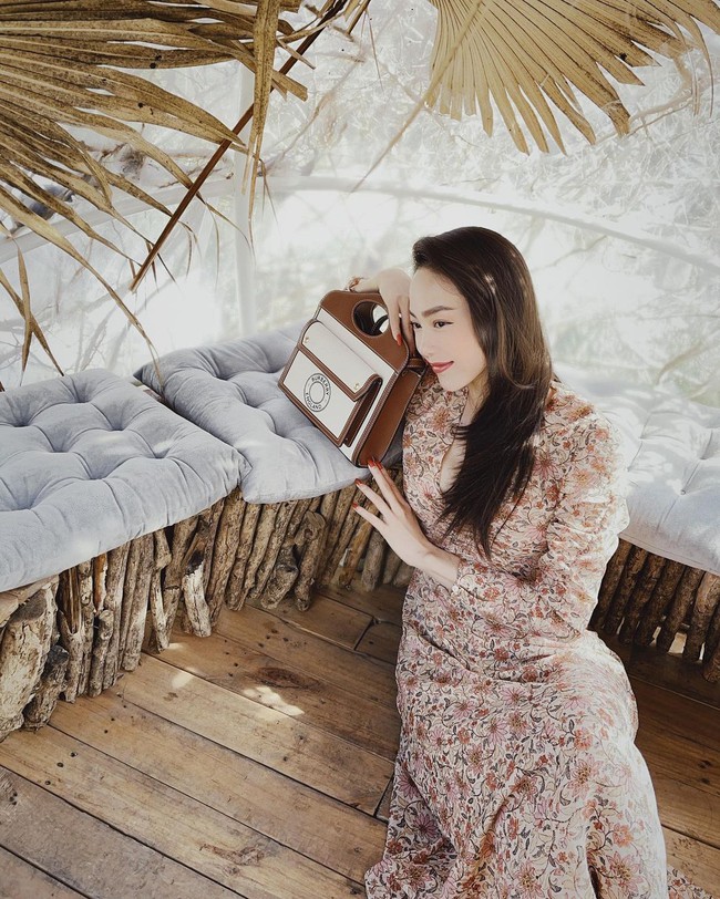 Xuân sang là sao Việt lại đua nhau diện váy hoa, nhìn mê li thế này mà không sắm theo thì rất phí - Ảnh 2. Xuân sang là sao Việt lại đua nhau diện váy hoa, nhìn mê li thế này mà không sắm theo thì rất phí - Ảnh 2.