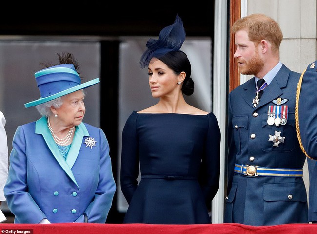 Sau khi bị Nữ hoàng Anh tước bỏ mọi thứ, nhà Meghan Markle đưa ra thông báo phản hồi với nội dung gây phẫn nộ - Ảnh 3.