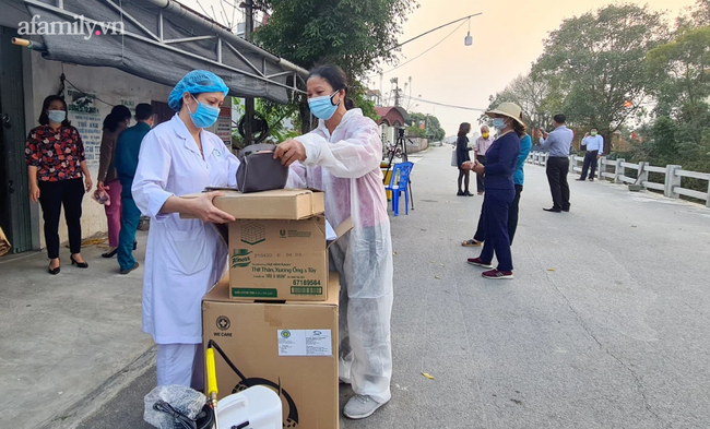 Người dân Bắc Ninh vỗ tay chứng kiến hàng rào cách ly được gỡ bỏ - Ảnh 6. Người dân Bắc Ninh vỗ tay chứng kiến hàng rào cách ly được gỡ bỏ - Ảnh 6.