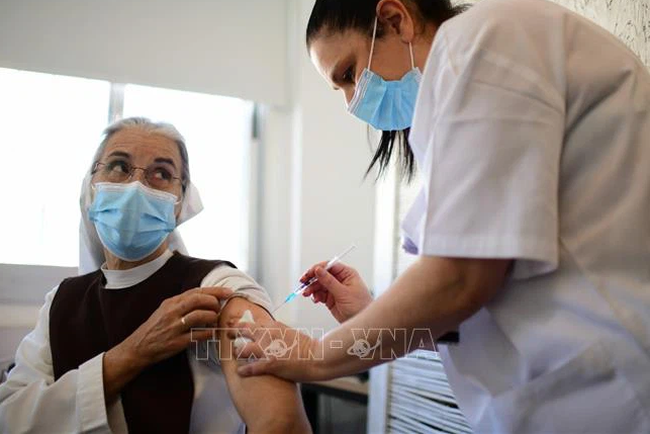 Israel khẳng định vaccine của Pfizer phòng bệnh hiệu quả tới gần 96% - Ảnh 1.