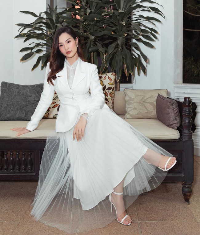 Hai bà mẹ hot nhất Vbiz đụng hàng: Cùng cho Nam Em "hít khói", sốc nặng với vòng eo của Nhã Phương - Ảnh 3. Hai bà mẹ hot nhất Vbiz đụng hàng: Cùng cho Nam Em "hít khói", sốc nặng với vòng eo của Nhã Phương - Ảnh 3.