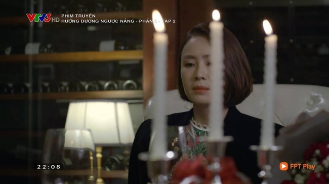Hướng dương ngược nắng: Châu khóc nghẹn trong nhà hàng cùng lúc Kiên khóc ngất trong nhà xác vì mẹ qua đời - Ảnh 2. Hướng dương ngược nắng: Châu khóc nghẹn trong nhà hàng cùng lúc Kiên khóc ngất trong nhà xác vì mẹ qua đời - Ảnh 2.