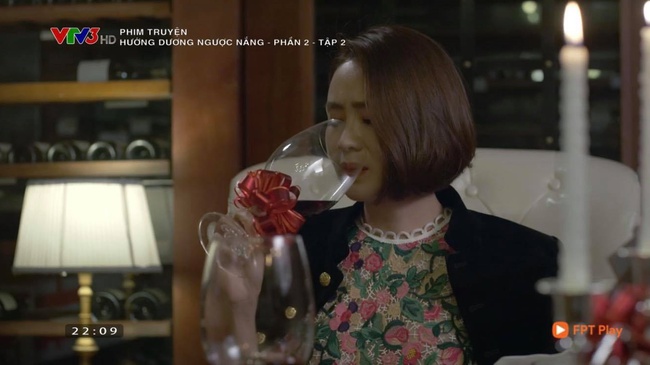 Hướng dương ngược nắng: Châu khóc nghẹn trong nhà hàng cùng lúc Kiên khóc ngất trong nhà xác vì mẹ qua đời - Ảnh 3. Hướng dương ngược nắng: Châu khóc nghẹn trong nhà hàng cùng lúc Kiên khóc ngất trong nhà xác vì mẹ qua đời - Ảnh 3.