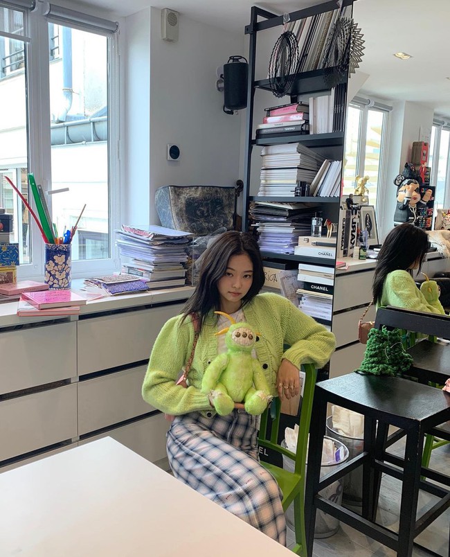Style đời thường của Jennie và G-Dragon đẳng cấp thế nào mà được netizen khen là couple vừa có tài vừa có gu? - Ảnh 8. Style đời thường của Jennie và G-Dragon đẳng cấp thế nào mà được netizen khen là couple vừa có tài vừa có gu? - Ảnh 8.