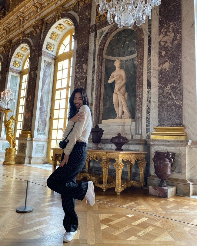 Style đời thường của Jennie và G-Dragon đẳng cấp thế nào mà được netizen khen là couple vừa có tài vừa có gu? - Ảnh 7. Style đời thường của Jennie và G-Dragon đẳng cấp thế nào mà được netizen khen là couple vừa có tài vừa có gu? - Ảnh 7.