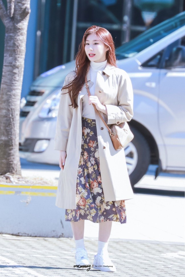 Ra mắt không lâu nhưng nhóm nhạc "em gái TWICE" đã mặc đẹp chẳng thua đàn chị, có khi còn lất át về độ chất - Ảnh 2. Ra mắt không lâu nhưng nhóm nhạc "em gái TWICE" đã mặc đẹp chẳng thua đàn chị, có khi còn lất át về độ chất - Ảnh 2.