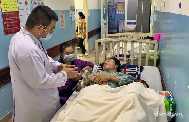 Cha nguy kịch cấp cứu mùng 1 Tết, con gái 13 tuổi ròng rã chăm sóc trong viện, khóc nghẹn vì không còn tiền - Ảnh 6.