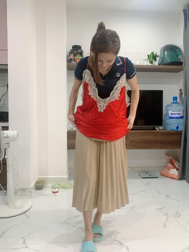 Mua chiếc váy ngủ gợi cảm, cô gái không ngờ shop lại chuyển nhầm size tạp dề khiến hình ảnh sau khi mặc đúng chất tấu hài chuyên nghiệp - Ảnh 5. Mua chiếc váy ngủ gợi cảm, cô gái không ngờ shop lại chuyển nhầm size tạp dề khiến hình ảnh sau khi mặc đúng chất tấu hài chuyên nghiệp - Ảnh 5.