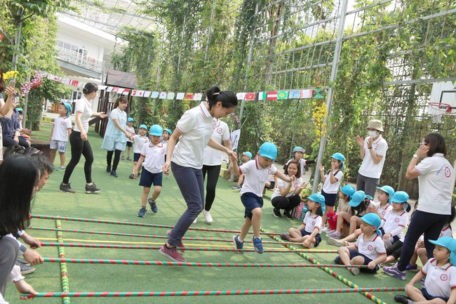 Ngôi trường độc nhất Hà Nội: Học sinh mầm non được dạy lễ nghĩa từ tấm bé, đi học cúi gập chào người lớn cực đáng yêu - Ảnh 3.