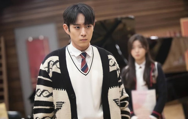 Cuộc chiến thượng lưu tập 4: Seok Hoon khiến người xem trổ quạu vì quá hèn nhát, thấy Ro Na bị ức hiếp vẫn trơ mắt đứng nhìn - Ảnh 5. Cuộc chiến thượng lưu tập 4: Seok Hoon khiến người xem trổ quạu vì quá hèn nhát, thấy Ro Na bị ức hiếp vẫn trơ mắt đứng nhìn - Ảnh 5.