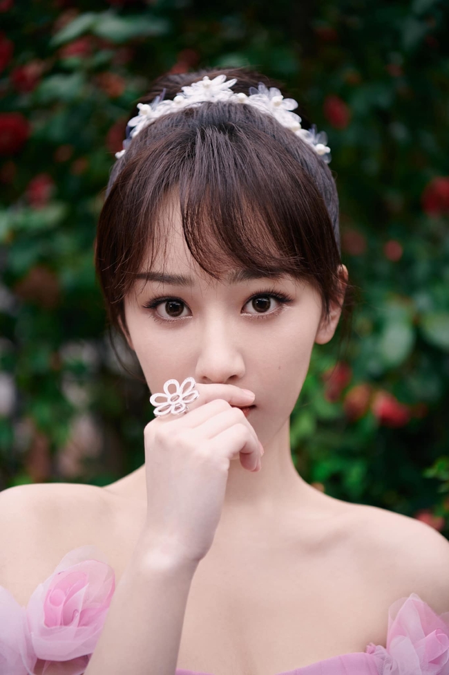 Đêm hội Weibo: Tiêu Chiến - Dương Tử là King & Queen đẹp xuất sắc, ngôi sao &quot;Cá mực hầm mật&quot; đã lên đời nhan sắc - Ảnh 5.