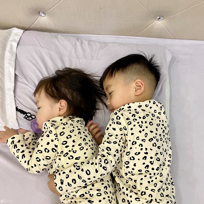 Nữ MC chia sẻ bộ bí kíp để "sống sót" qua năm đầu nuôi con khi sản xuất liền tù tì 2 năm 2 lứa mà không có ông bà, không người giúp việc - Ảnh 1. Nữ MC chia sẻ bộ bí kíp để "sống sót" qua năm đầu nuôi con khi sản xuất liền tù tì 2 năm 2 lứa mà không có ông bà, không người giúp việc - Ảnh 1.