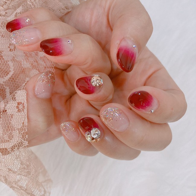 17 bộ nail tông đỏ rất sang chứ không sợ sến, chị em diện Tết thì năm mới lộc tới dạt dào, đỏ cả tình lẫn tiền - Ảnh 10.