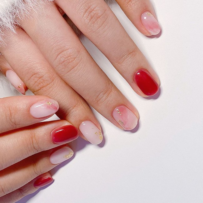 17 bộ nail tông đỏ rất sang chứ không sợ sến, chị em diện Tết thì năm mới lộc tới dạt dào, đỏ cả tình lẫn tiền - Ảnh 17.