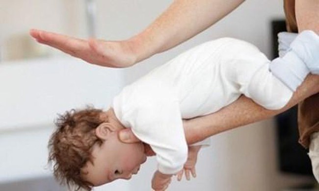 Tai nạn hóc thạch rất thường gặp vào dịp Tết: Chuyên gia nhắc nhở hãy ghi nhớ quy tắc sơ cứu cho từng đối tượng - Ảnh 4. Tai nạn hóc thạch rất thường gặp vào dịp Tết: Chuyên gia nhắc nhở hãy ghi nhớ quy tắc sơ cứu cho từng đối tượng - Ảnh 4.
