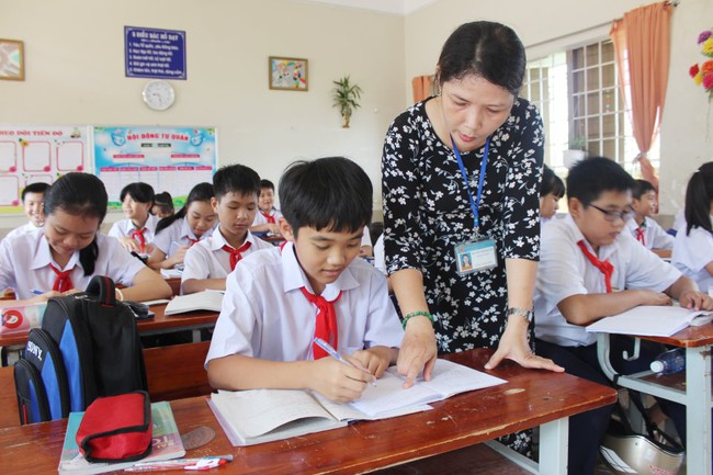 Quy định mới về tiêu chuẩn chức danh nghề nghiệp, xếp lương với giáo viên THCS - Ảnh 1. Quy định mới về tiêu chuẩn chức danh nghề nghiệp, xếp lương với giáo viên THCS - Ảnh 1.