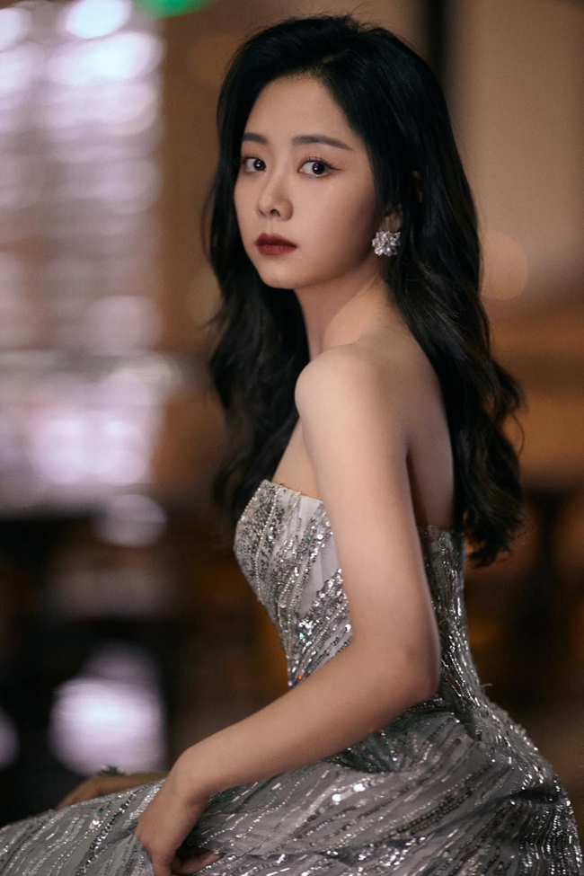 Đêm hội Weibo: Đóng "Cẩm tâm tựa ngọc" bị chê thấp bé kém sắc, đời thực Đàm Tùng Vận đẹp mê mẩn - Ảnh 8. Đêm hội Weibo: Đóng "Cẩm tâm tựa ngọc" bị chê thấp bé kém sắc, đời thực Đàm Tùng Vận đẹp mê mẩn - Ảnh 8.