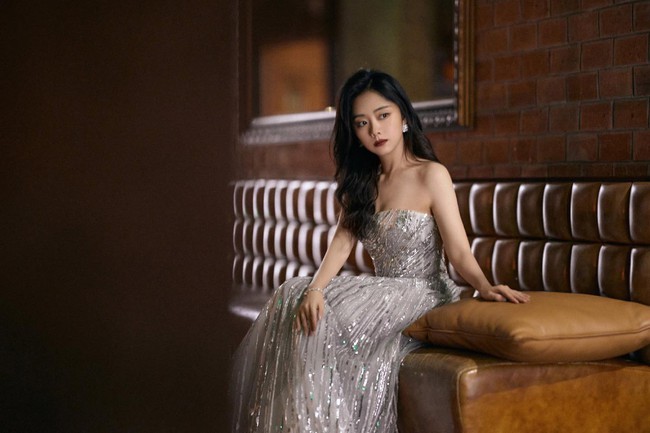 Đêm hội Weibo: Đóng "Cẩm tâm tựa ngọc" bị chê thấp bé kém sắc, đời thực Đàm Tùng Vận đẹp mê mẩn - Ảnh 7. Đêm hội Weibo: Đóng "Cẩm tâm tựa ngọc" bị chê thấp bé kém sắc, đời thực Đàm Tùng Vận đẹp mê mẩn - Ảnh 7.