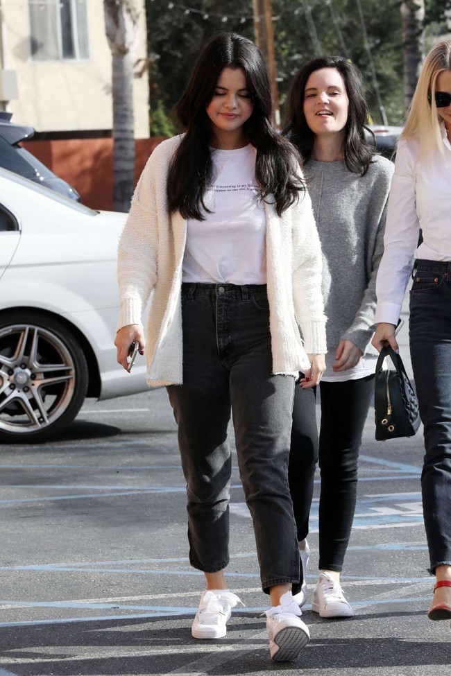 selena 11 outfit - Ảnh 6. selena 11 outfit - Ảnh 6.