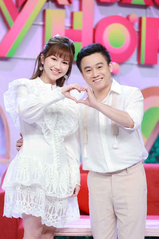 Hữu Tín công khai bạn gái xinh đẹp trên sóng truyền hình - Ảnh 1.