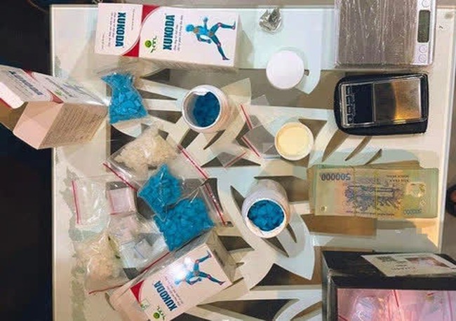 Vụ "hot girl" spa điều hành đường dây ma túy khủng: Đàn em được người đẹp chiều chuộng, lo chỗ ăn ở, xài tiền thả ga - Ảnh 2. Vụ "hot girl" spa điều hành đường dây ma túy khủng: Đàn em được người đẹp chiều chuộng, lo chỗ ăn ở, xài tiền thả ga - Ảnh 2.