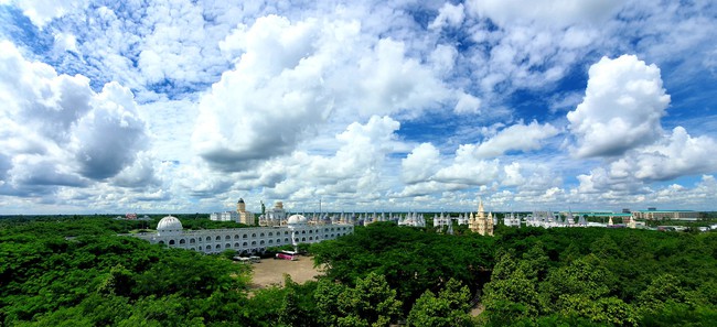 Một trường &quot;Đại học cung điện&quot; độc nhất vô nhị, ở Việt Nam mà cứ tưởng lạc trời Âu, có cả công viên giải trí siêu hoành tráng - Ảnh 1.