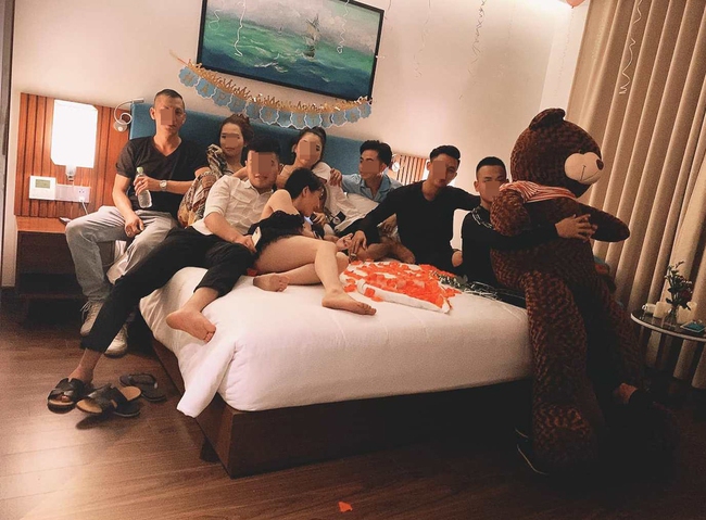 Vụ "hot girl" spa điều hành đường dây ma túy khủng: Đàn em được người đẹp chiều chuộng, lo chỗ ăn ở, xài tiền thả ga - Ảnh 7. Vụ "hot girl" spa điều hành đường dây ma túy khủng: Đàn em được người đẹp chiều chuộng, lo chỗ ăn ở, xài tiền thả ga - Ảnh 7.